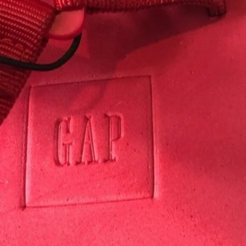NWT GAP Red Sporty Strappy Flat Sandals Medium